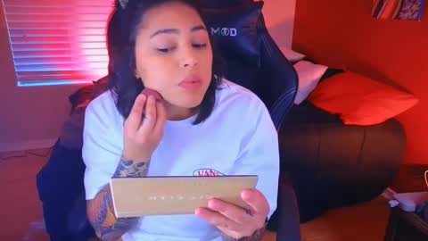 Snapshot of miacanela_xo chatting on 4, 1, 2025 Mia online show from 4, 1, 2025