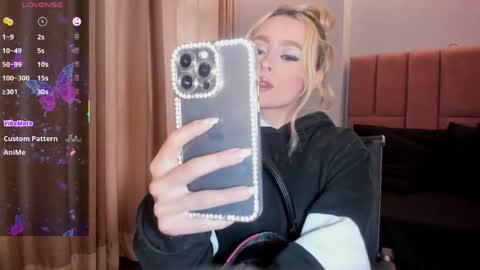 MiaCarper online show from 11, 4, 2026