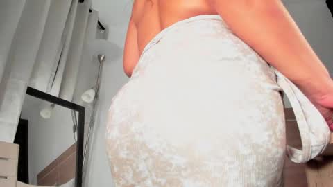 IG Yojanagomez  online show from 8, 3, 2025