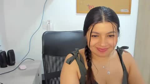 IG Yojanagomez  online show from 10, 3, 2025