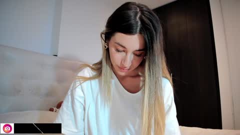 Snapshot of miaduval chatting on 4, 12, 2024 Mia online show from 4, 12, 2024