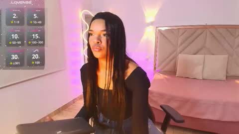 Snapshot of miagates_tay chatting on 22, 10, 2025 Mia online show from 22, 10, 2025