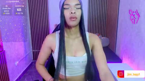 Snapshot of miagates_tay chatting on 5, 11, 2025 Mia online show from 5, 11, 2025