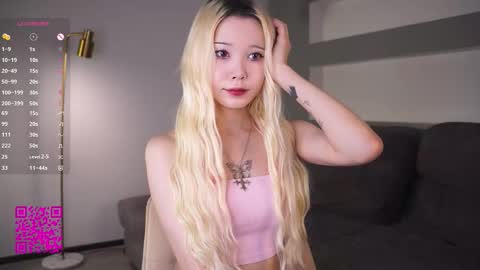 Snapshot of miagloww chatting on 13, 10, 2025 Mia online show from 13, 10, 2025