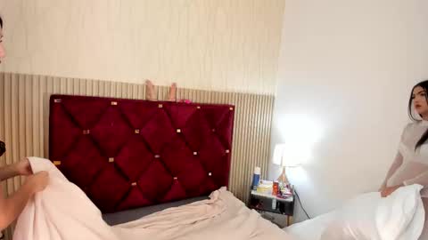 Snapshot of miah_bella chatting on 17, 10, 2025 Miah and Bella online show from 17, 10, 2025