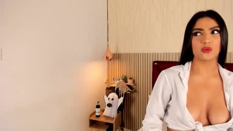 Snapshot of miah_bella chatting on 27, 10, 2025 Miah and Bella online show from 27, 10, 2025