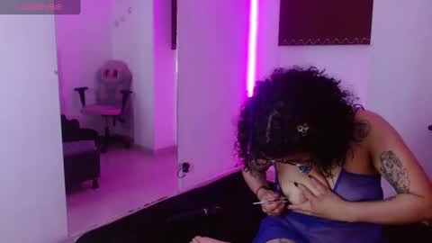 MIA VELEZ online show from 1, 2, 2025