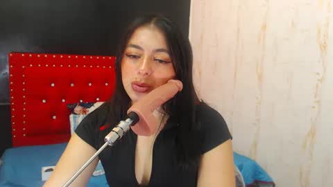 Snapshot of miakimky chatting on 15, 11, 2025 miakimky online show from 15, 11, 2025