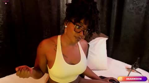 Snapshot of miaknox chatting on 4, 3, 2026 Mia online show from 4, 3, 2026