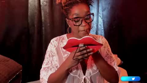 Snapshot of miaknox chatting on 14, 4, 2026 Mia online show from 14, 4, 2026