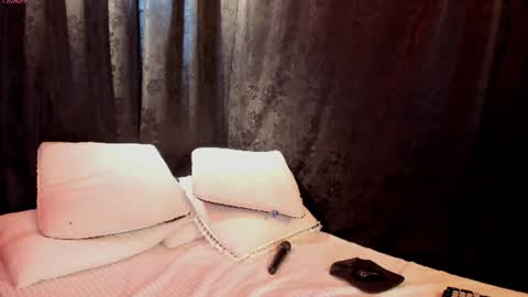 Snapshot of miaknox chatting on 11, 6, 2026 Mia online show from 11, 6, 2026