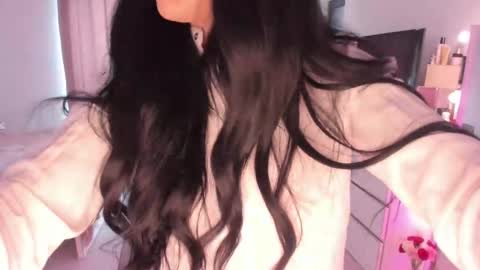 Mia online show from 10, 3, 2025