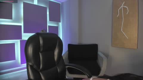 Call me Mia  online show from 14, 11, 2025