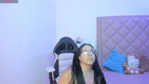 Snapshot of mialujan_ chatting on 9, 10, 2025 Mia online show from 9, 10, 2025