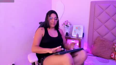 Snapshot of mialujan_ chatting on 15, 10, 2025 Mia online show from 15, 10, 2025