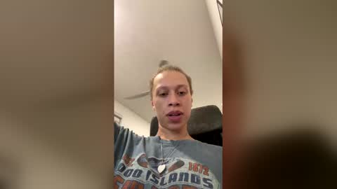 Snapshot of mialuvsyourllybad chatting on 24, 5, 2026 mialuvsyourllybad online show from 24, 5, 2026