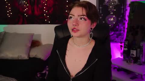 Snapshot of miami_18_ chatting on 10, 7, 2026 Lili online show from 10, 7, 2026
