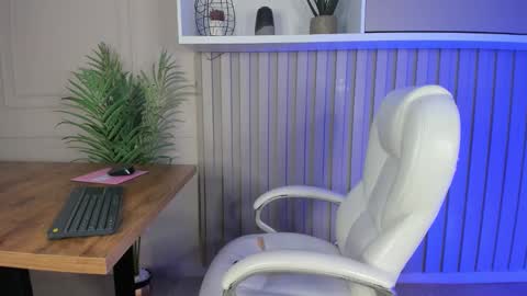 Mia  online show from 12, 1, 2025