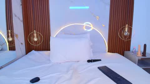 Mia  online show from 1, 2, 2025