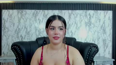 Snapshot of miamontoya chatting on 8, 2, 2025 Mia -5 7001400 Follow online show from 8, 2, 2025