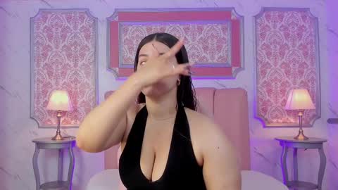 Snapshot of miamontoya chatting on 5, 3, 2025 Mia -5 7001400 Follow online show from 5, 3, 2025