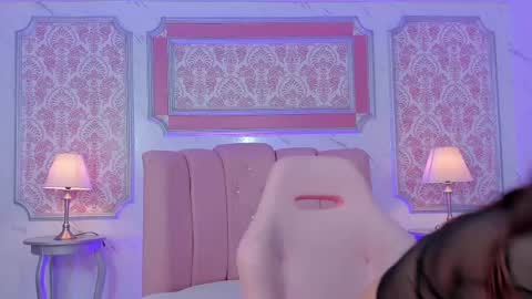 Snapshot of miamontoya chatting on 11, 3, 2025 Mia -5 7001400 Follow online show from 11, 3, 2025