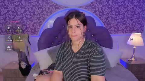 Snapshot of miamontoya chatting on 13, 10, 2025 Mia -5 7001400 Follow online show from 13, 10, 2025