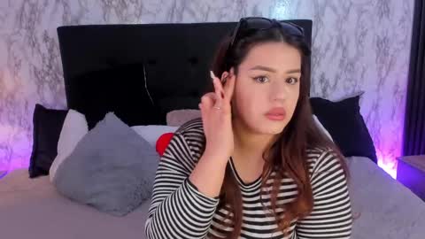Snapshot of miamontoya chatting on 30, 5, 2026 Mia -5 7001400 Follow online show from 30, 5, 2026