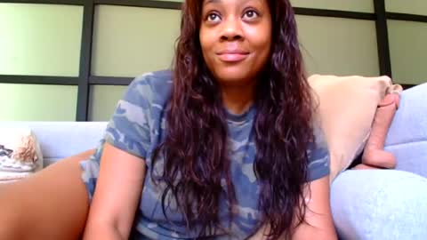 Snapshot of miamuffin8 chatting on 18, 7, 2026 MiaMuffn online show from 18, 7, 2026