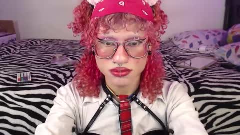 Snapshot of miancuntydoll chatting on 4, 1, 2025 MianCuntyDoll online show from 4, 1, 2025