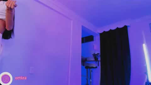 miapink_ofi_ online show from 8, 10, 2025