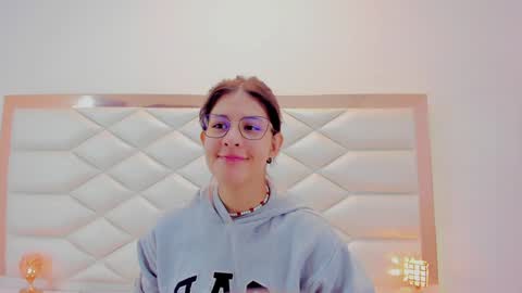 Snapshot of miaqueen021 chatting on 20, 1, 2025 Sweetie Mia online show from 20, 1, 2025