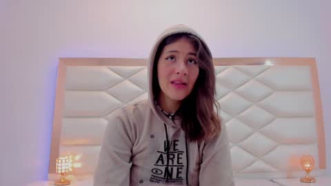 Snapshot of miaqueen021 chatting on 21, 1, 2025 Sweetie Mia online show from 21, 1, 2025