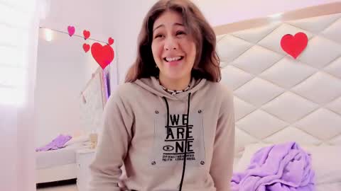 Snapshot of miaqueen021 chatting on 14, 2, 2025 Sweetie Mia online show from 14, 2, 2025