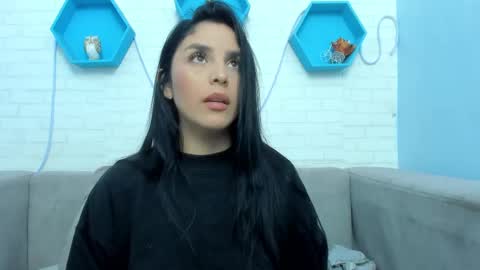 Snapshot of miaquevedo chatting on 5, 3, 2025 Mia Quevedo online show from 5, 3, 2025