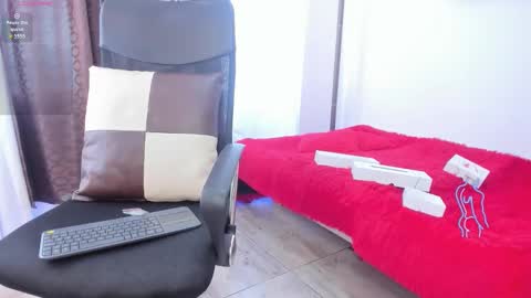 Mia Milf online show from 13, 3, 2026