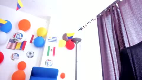 Snapshot of miarobertsmilf chatting on 4, 7, 2026 Mia Milf online show from 4, 7, 2026
