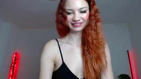 Snapshot of miarossalinda chatting on 15, 11, 2025 MiaRossalinda online show from 15, 11, 2025