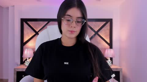 Snapshot of miasilverr chatting on 17, 12, 2024 Mia online show from 17, 12, 2024