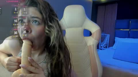 Snapshot of miatorres4 chatting on 12, 11, 2025 miatorres4 online show from 12, 11, 2025