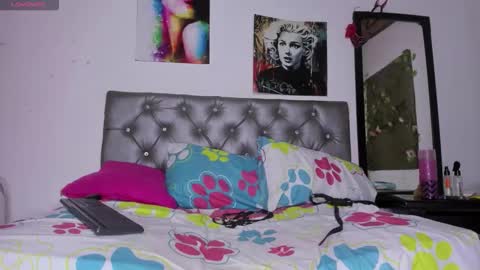 Mariana  online show from 3, 11, 2025