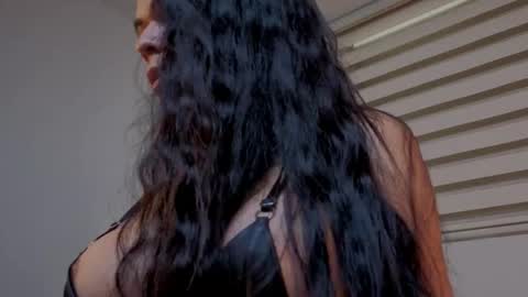 Mia online show from 19, 9, 2025