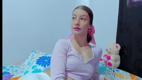  Chloe  online show from 11, 4, 2026