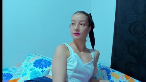  Chloe  online show from 13, 4, 2026