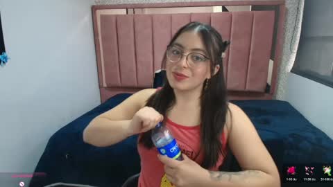 Snapshot of miawils_ chatting on 19, 5, 2026 M I A W I L S online show from 19, 5, 2026
