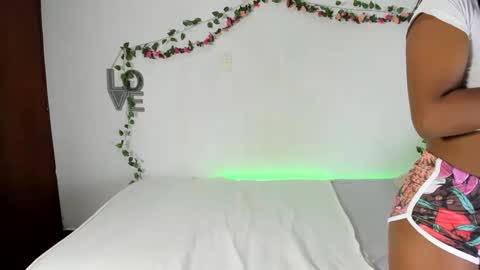 Snapshot of michell_anyeli chatting on 4, 10, 2025 Michell online show from 4, 10, 2025