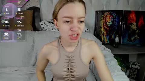 Snapshot of michelle_blond chatting on 19, 10, 2025 michelle_blond online show from 19, 10, 2025