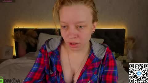 Snapshot of michelle_blond chatting on 20, 4, 2026 michelle_blond online show from 20, 4, 2026