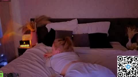 Snapshot of michelle_blond chatting on 28, 4, 2026 michelle_blond online show from 28, 4, 2026