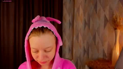 Snapshot of michelle_blond chatting on 18, 5, 2026 michelle_blond online show from 18, 5, 2026